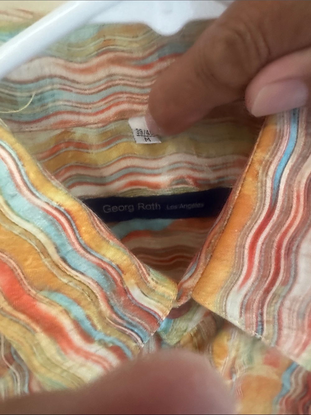 Men's Multicolor Wave-Pattern Button-Up Shirt - Picture 4 of 8